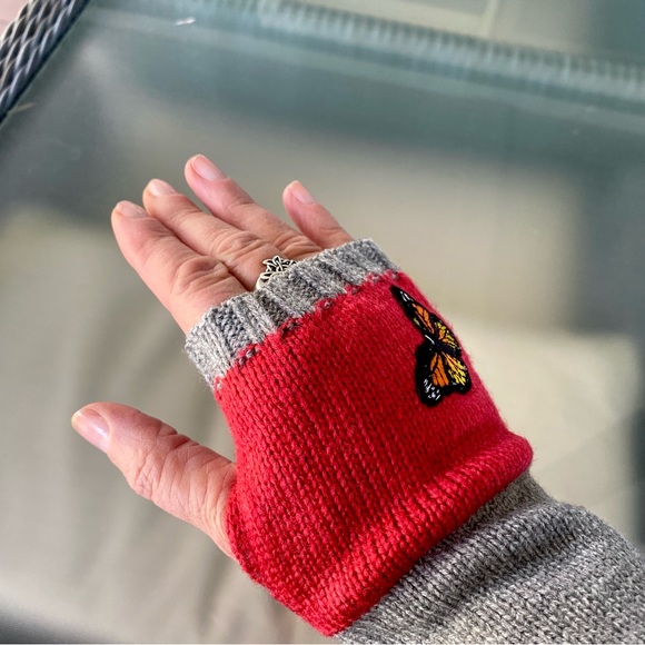 A PERFECT Christmas Gift for Butterfly lovers ! Great warm fingerless Gloves !🦋 - Picture 8 of 8